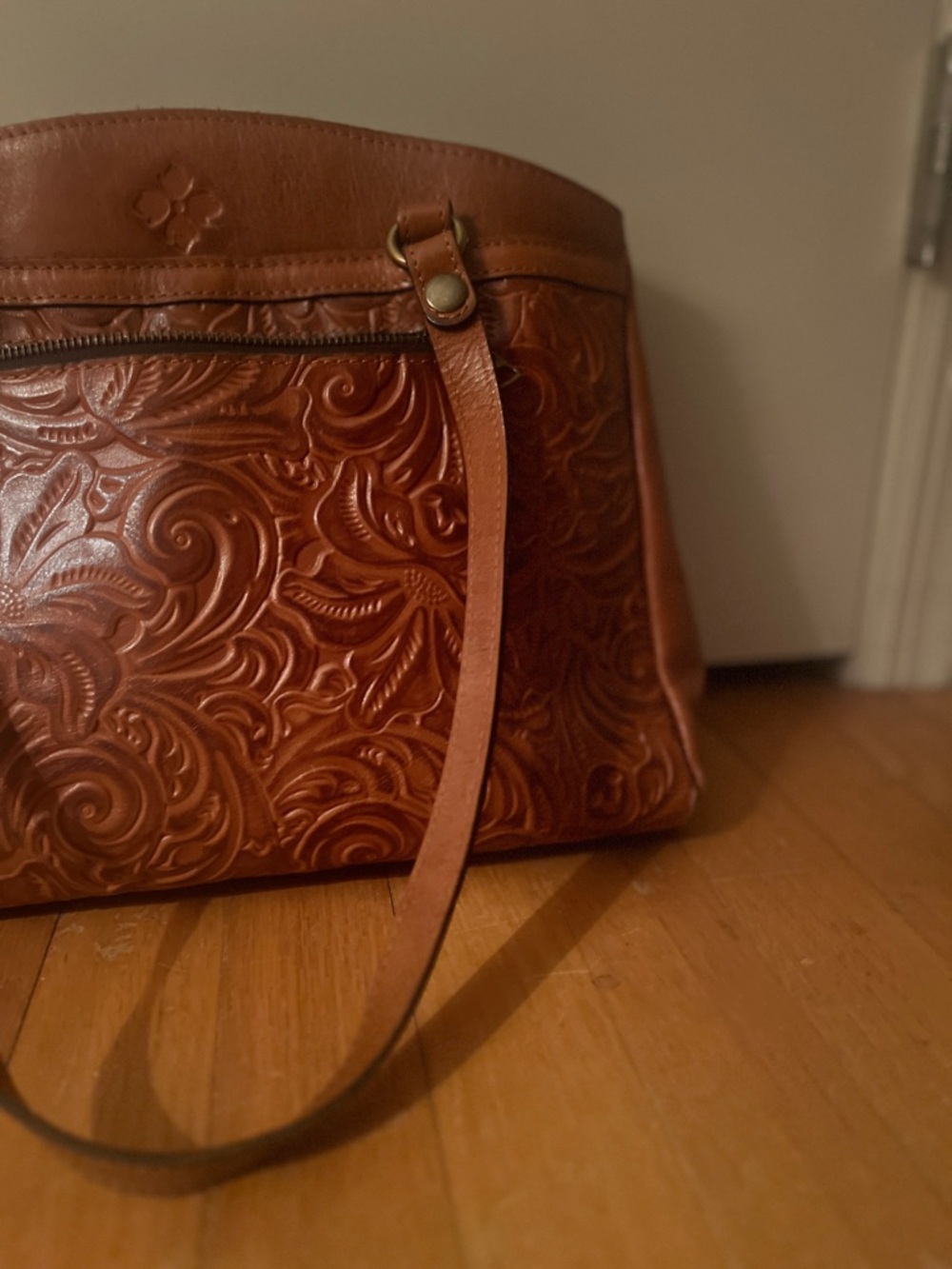 Patricia Nash Poppy Tote Handbag in Tooled Florence Leather - Picture 4 of 16